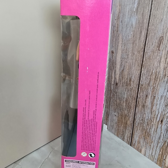 Disney Barbie with Mickey Mouse Ears - Picture 3 of 3